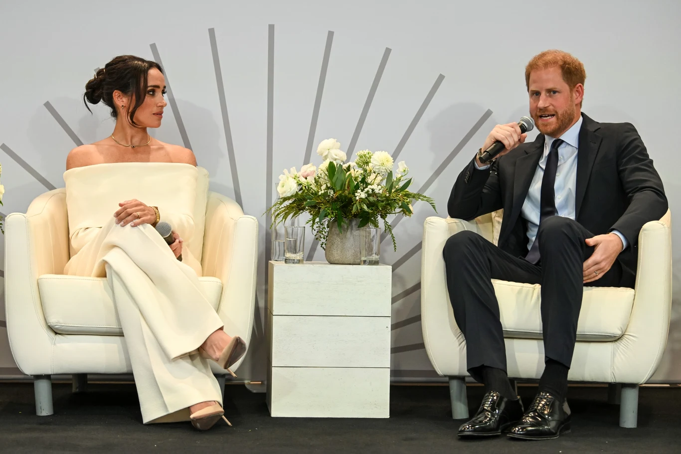 Meghan Markle i książę Harry angażują się w pomoc charytatywną 
