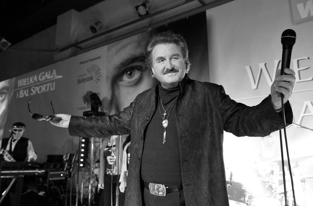 Czesław Paluch, muzyk Krzysztof Krawczyka (na zdjęciu za plecami wokalisty) zmarł w wieku 63 lat
