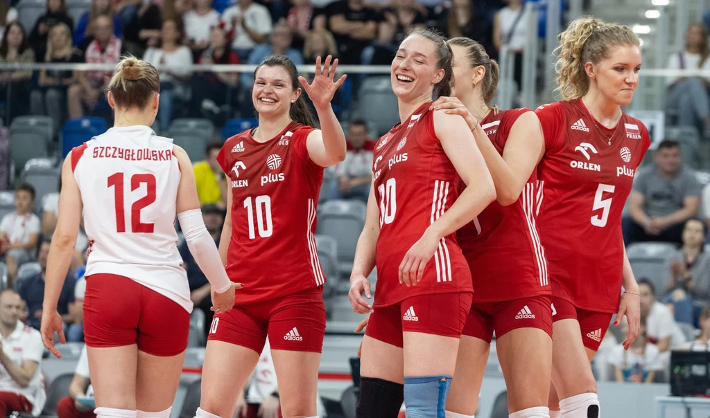 Monika Fedusio (z numerem 10) w barwach reprezentacji Polski Monika Fedusio (z numerem 10) w barwach reprezentacji Polski