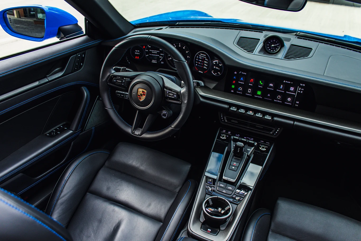 Porsche 911 Carrera 4 GTS Cabriolet Porsche 911 Carrera 4 GTS Cabriolet