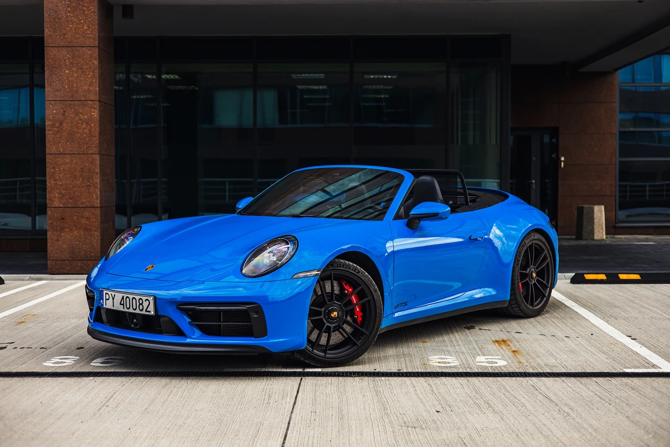 Porsche 911 Carrera 4 GTS Cabriolet Porsche 911 Carrera 4 GTS Cabriolet