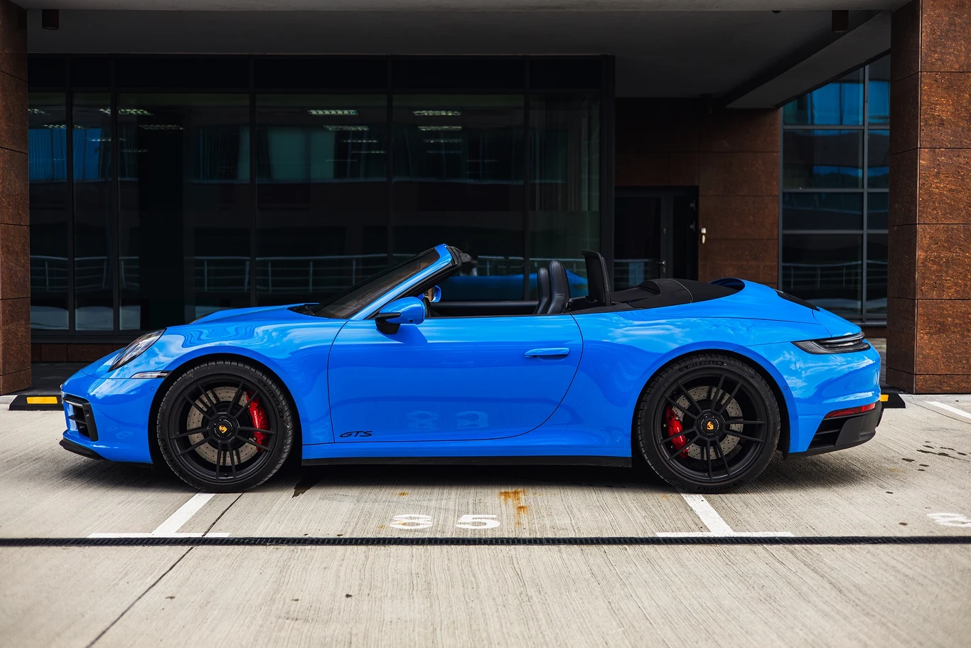 Porsche 911 Carrera 4 GTS Cabriolet Porsche 911 Carrera 4 GTS Cabriolet