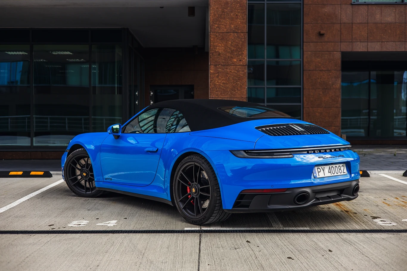 Porsche 911 Carrera 4 GTS Cabriolet Porsche 911 Carrera 4 GTS Cabriolet