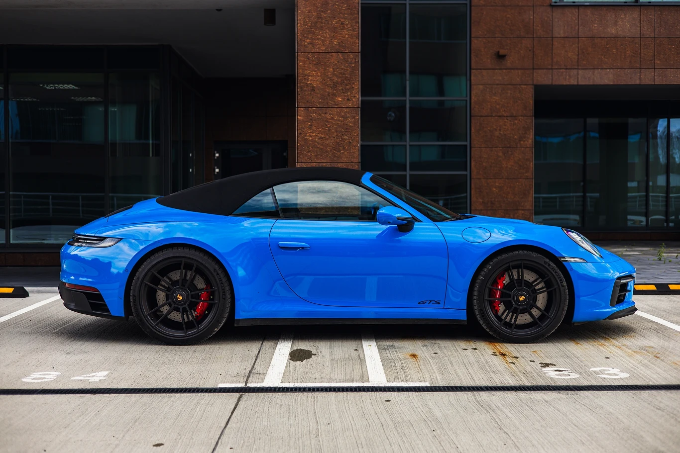 Porsche 911 Carrera 4 GTS Cabriolet Porsche 911 Carrera 4 GTS Cabriolet