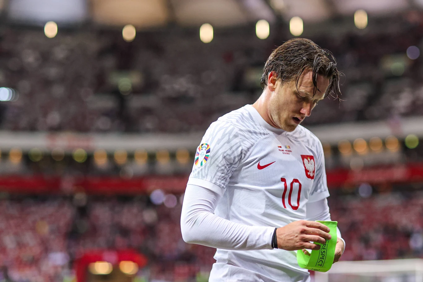 Piotr Zieliński żegna się z funkcja kapitana. Opaska wróci do Roberta Lewandowskiego Piotr Zieliński żegna się z funkcja kapitana. Opaska wróci do Roberta Lewandowskiego