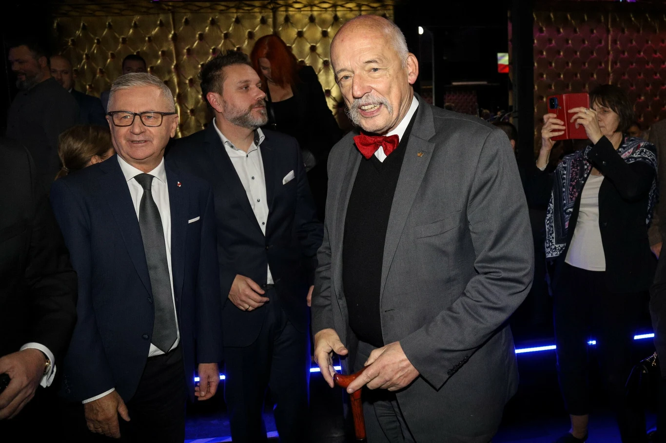 Janusz Korwin-Mikke podczas wieczoru wyborczego Konfederacji Janusz Korwin-Mikke podczas wieczoru wyborczego Konfederacji