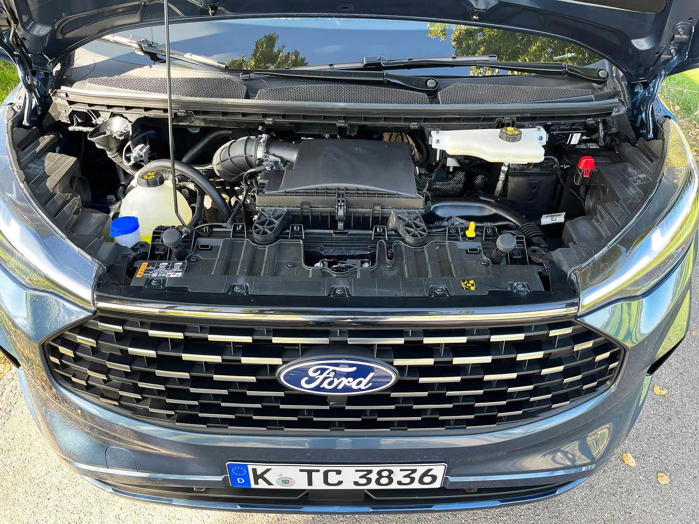 Ford Tourneo Custom z 2-litrowym silnikiem diesla o mocy 170 KM 
