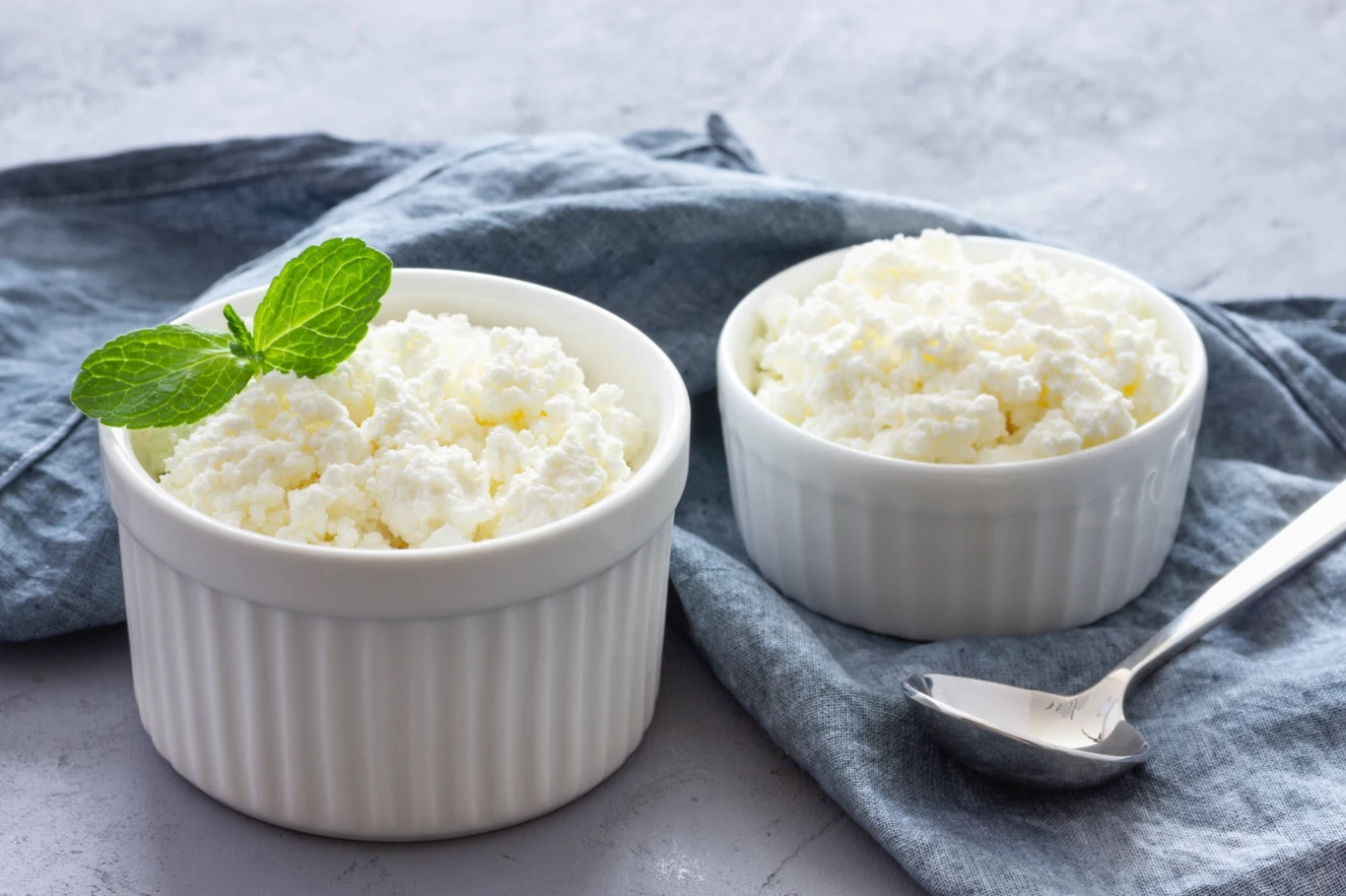 Twaróg tłusty lub półtłusty świetnie sprawdzą się do pierogów leniwych Twaróg tłusty lub półtłusty świetnie sprawdzą się do pierogów leniwych