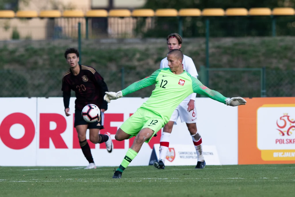 Bramkarz Jakub Pawlak