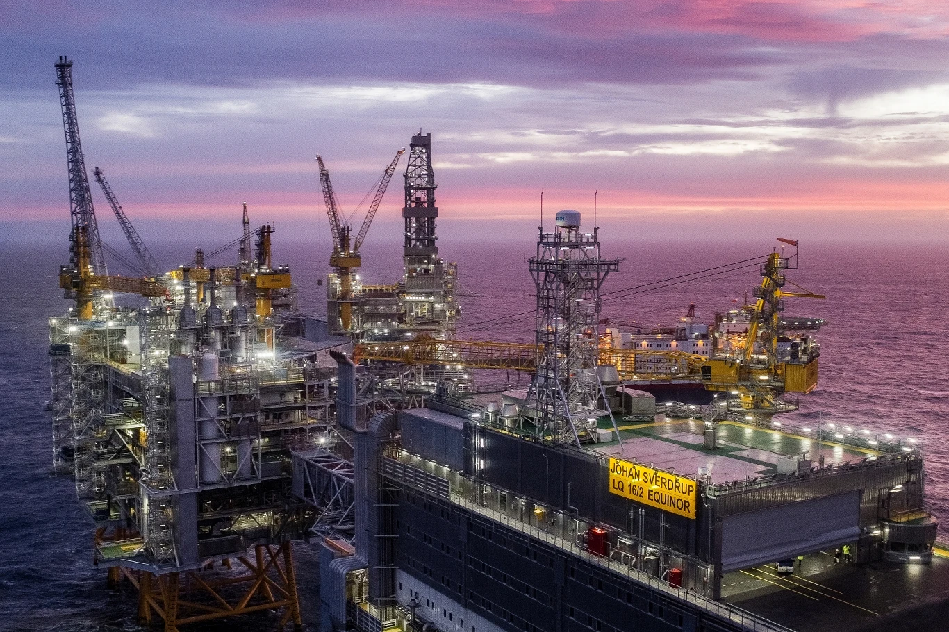 Norwegia zmienia nazwę ministerstwo. Na zdj.:: platforma na polu Johan Sverdrup, trzecim największym polu naftowym na Morzu Północnym Norwegia zmienia nazwę ministerstwo. Na zdj.:: platforma na polu Johan Sverdrup, trzecim największym polu naftowym na Morzu Północnym