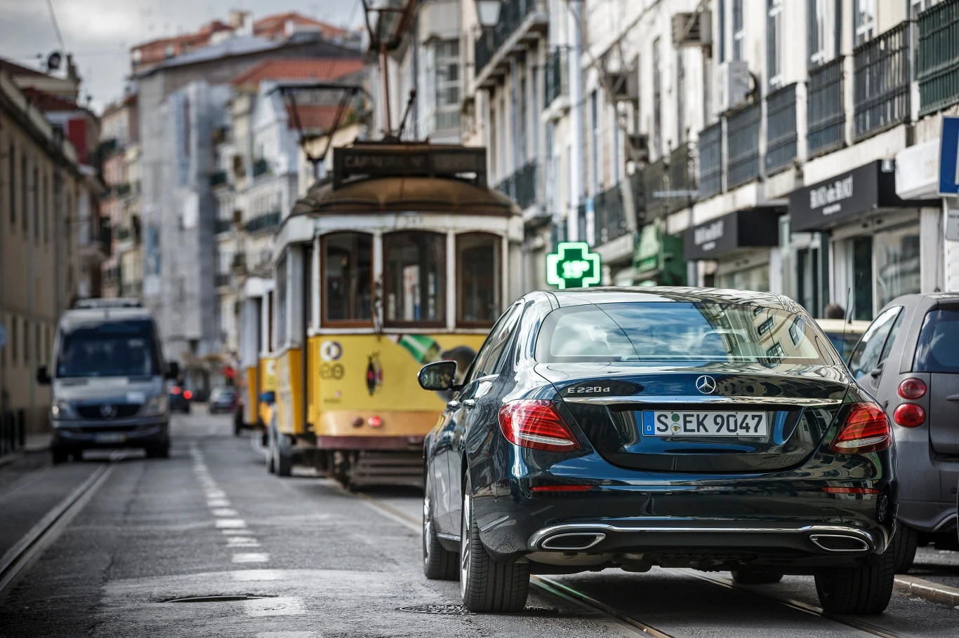Auto może być z powodzeniem wykorzystywane zarówno jako limuzyna do przewozu pasażerów w mieście jak i na długich dystansach