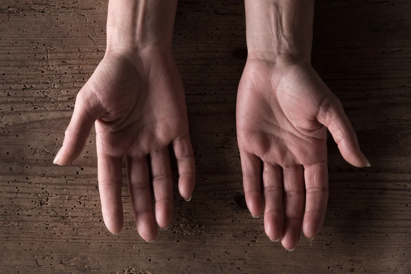 Z linii i wzgórków na dłoniach można dowiedzieć się wiele o charakterze oraz przeznaczeniu człowieka. 