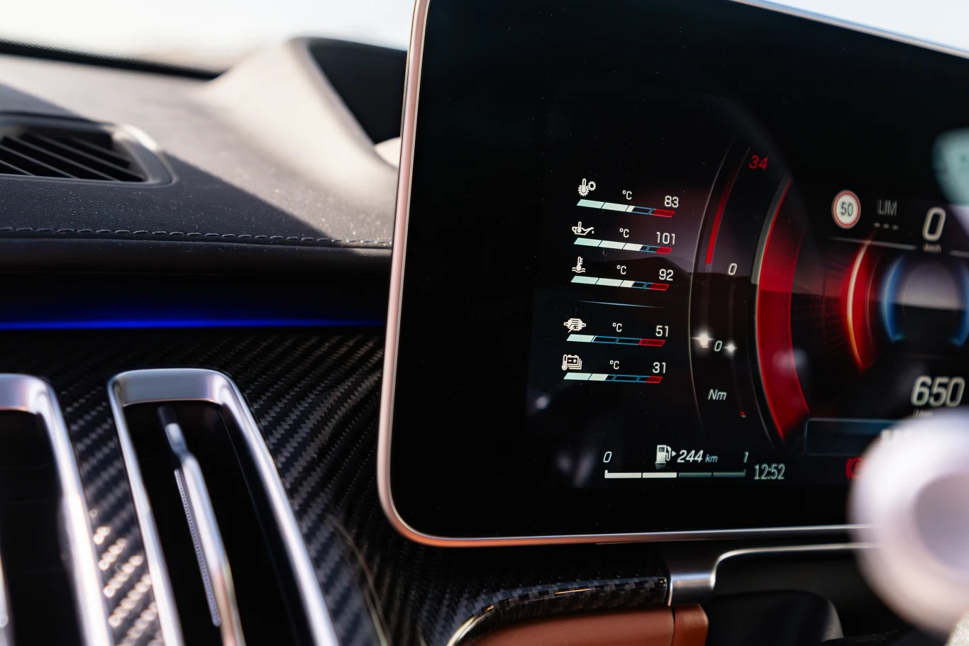 Mercedes-AMG S 63 E Performance pozwala konfigurować cyfrowe zegary na wiele różnych sposobów