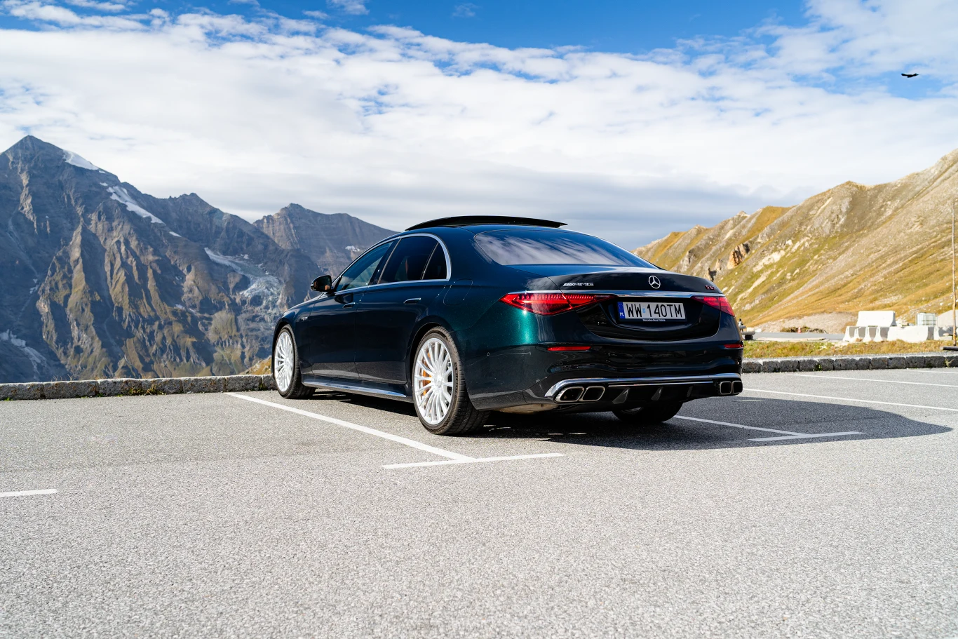 Mercedes-AMG S 63 E Performance nie krzyczy z daleka, że ma ponad 800 KM i 1430 Nm