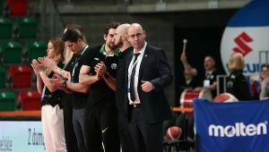 Jorge Aragones, trener MB Zagłębia Sosnowiec (na pierwszym planie)