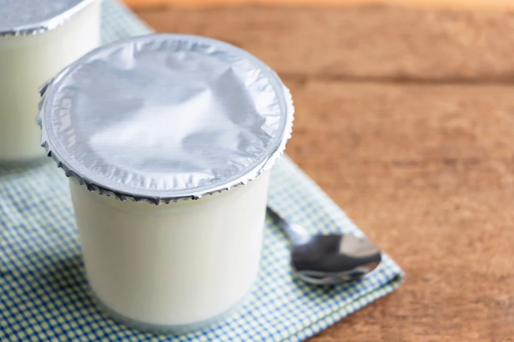 W jakim śmietniku jest miejsce na przeterminowany jogurt naturalny?