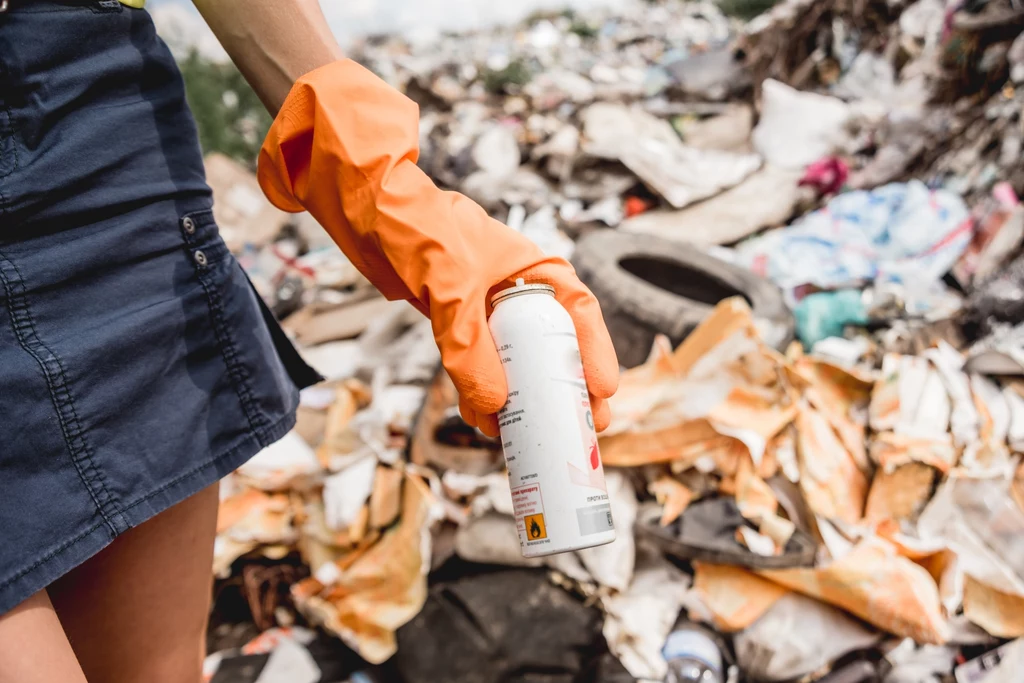 Aerozole, które nie zostaną poddane specjalnemu procesowi recyklingu stanowią zagrożenie na wysypisku śmieci