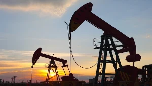 Ropa drożeje po decyzji OPEC+. Ceny podbija też Donald Trump