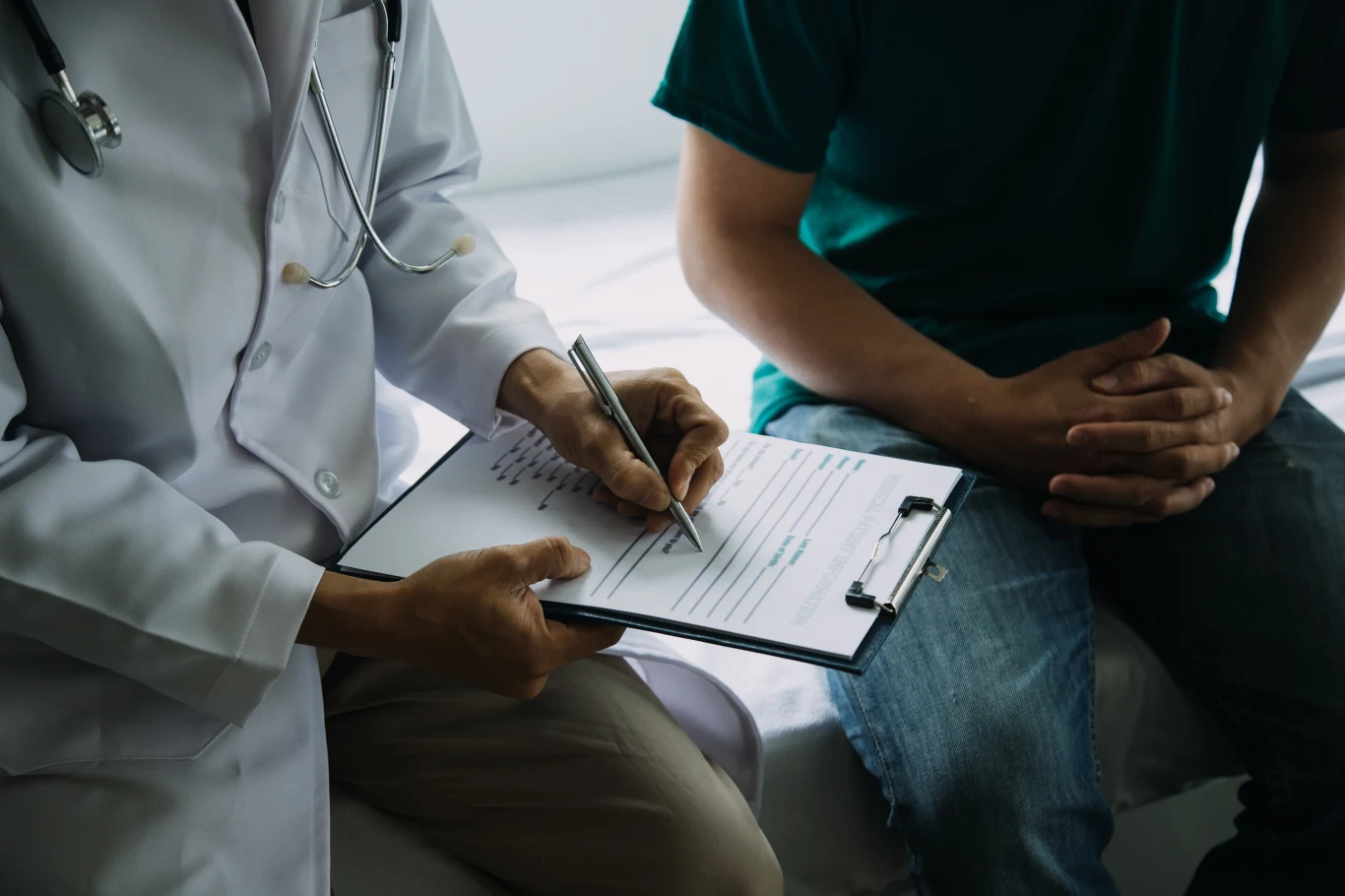 Żylaki powrózka mogą prowadzić do niepłodności. Wielu mężczyzn nie wie o problemie