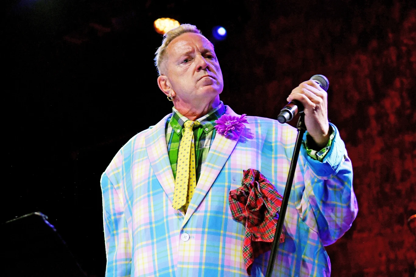 John Lydon stoi na czele Public Image Ltd. John Lydon stoi na czele Public Image Ltd.