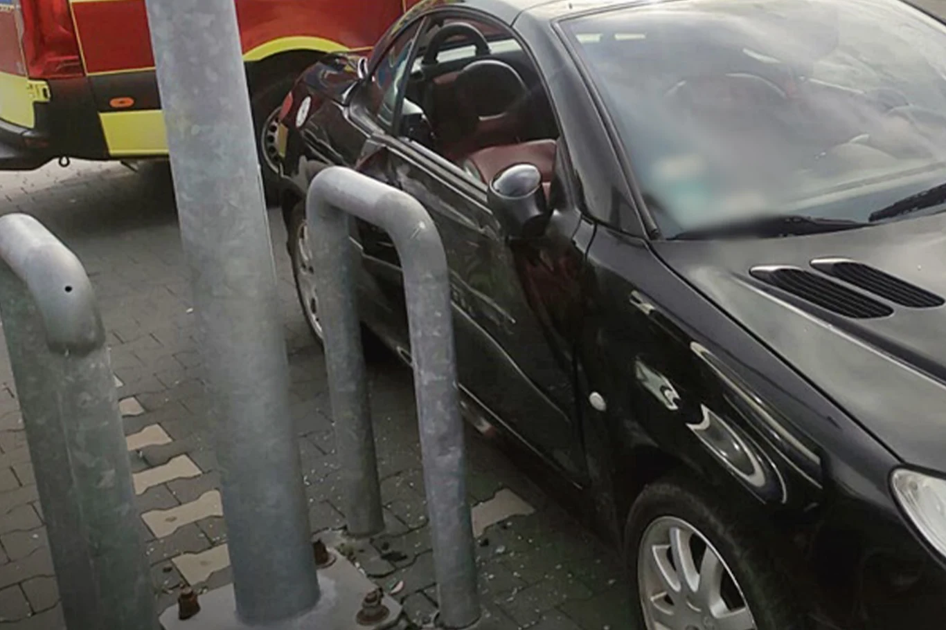 Jednym ruchem stacyjki 3-latek doprowadził do sporych zniszczeń