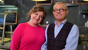 Teresa (Agata Życzkowska) złoży Gustawowi (Tadeusz Chudecki) propozycję nie do odrzucenia