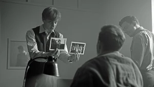 Mateusz Więcławek w scenie z filmu "Figurant"