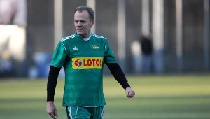 Donald Tusk podczas sylwestrowego meczu piłkarskiego w 2013 r.