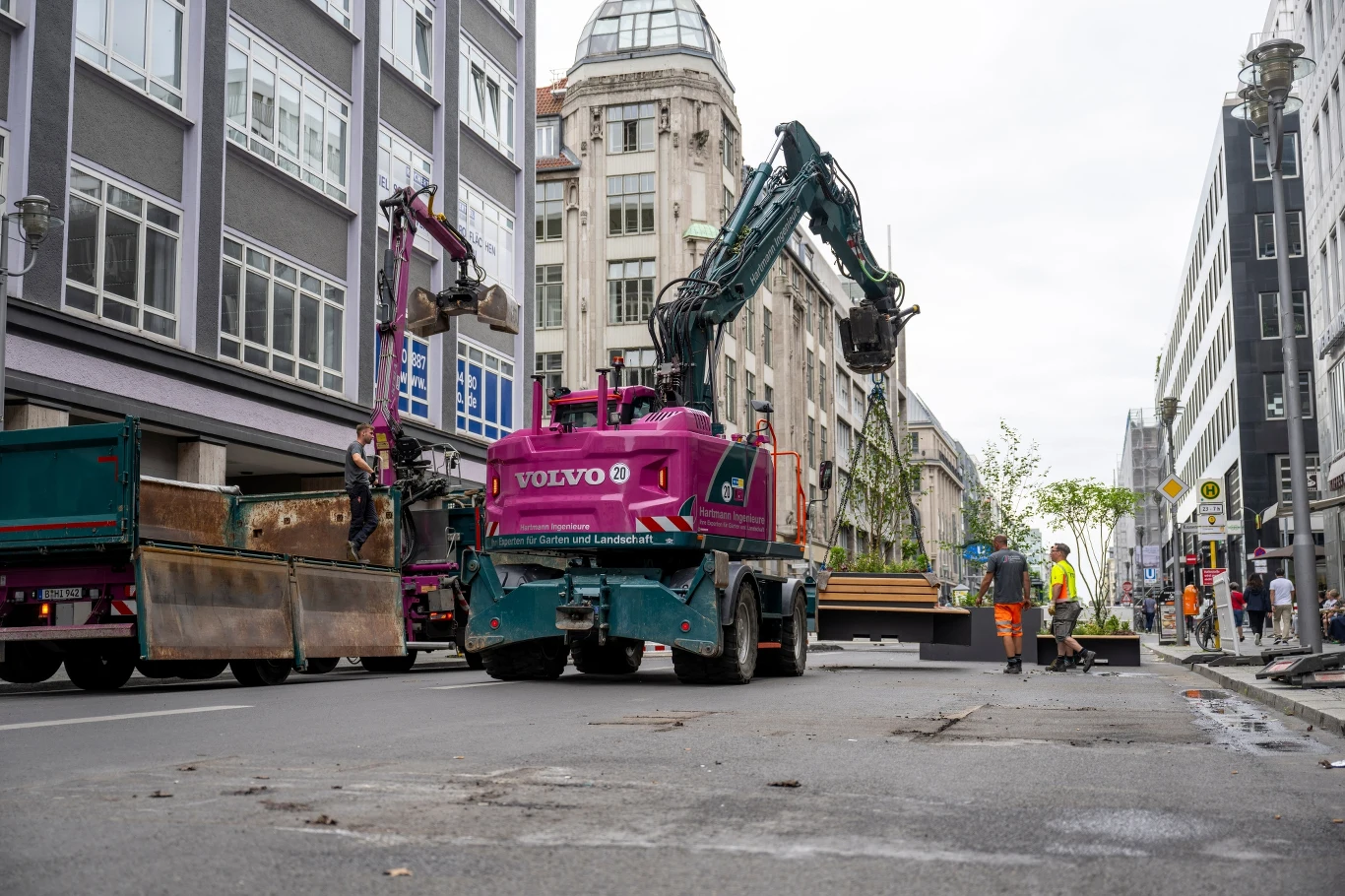 Przywracanie ulicy Friedrichstraße dla ruchu samochodów Przywracanie ulicy Friedrichstraße dla ruchu samochodów