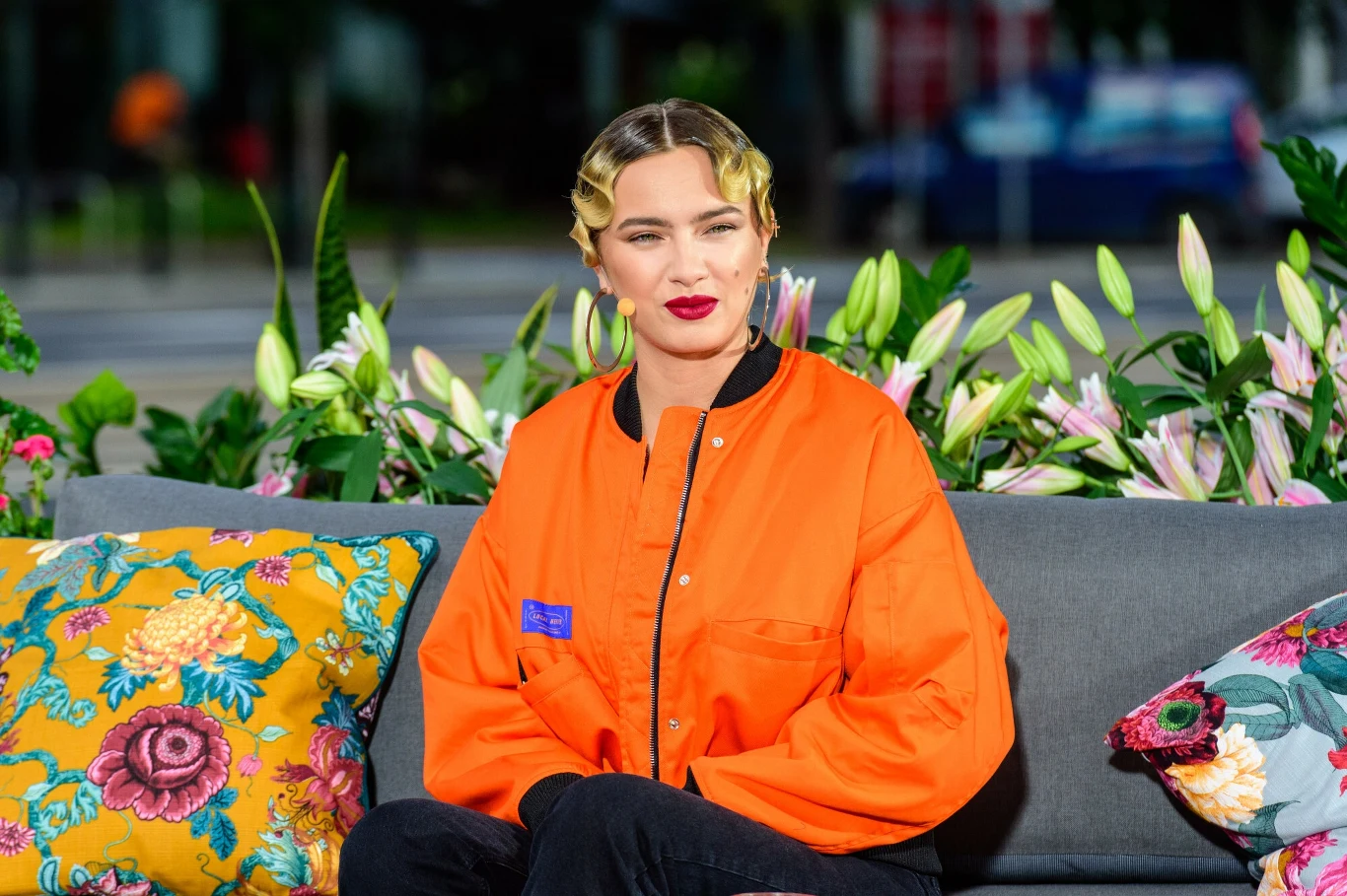 Natalia Nykiel w pomarańczowej bomberce Natalia Nykiel w pomarańczowej bomberce