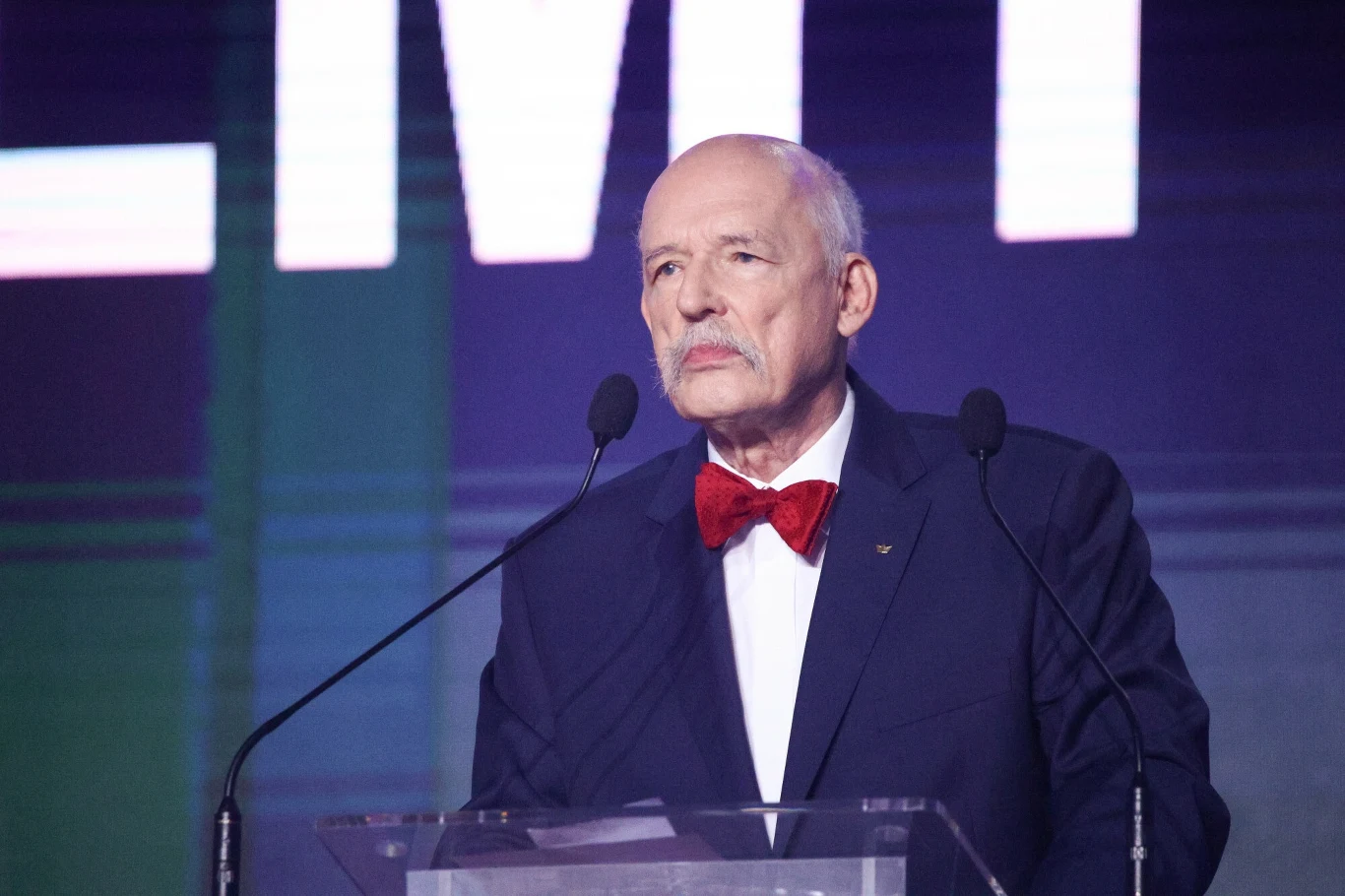 Janusz Korwin-Mikke zawieszony w prawach członka i wyrzucony z Rady Liderów Janusz Korwin-Mikke zawieszony w prawach członka i wyrzucony z Rady Liderów