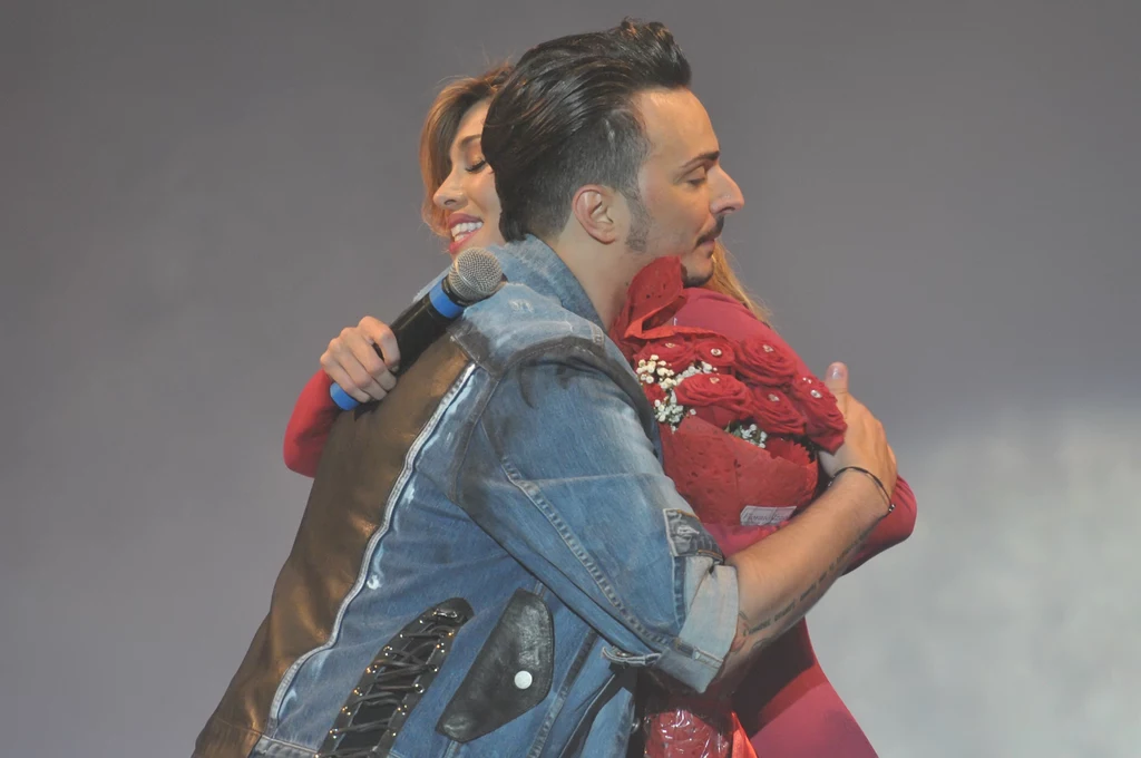 Tony Colombo i Belen Rodriguez na scenie w 2016 r.
