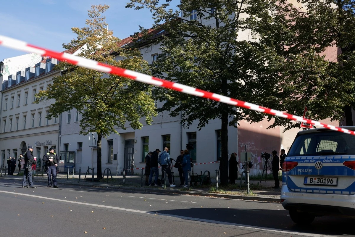 Policja zabezpieczyła okolice synagogi w Berlinie po nocnym ataku Policja zabezpieczyła okolice synagogi w Berlinie po nocnym ataku