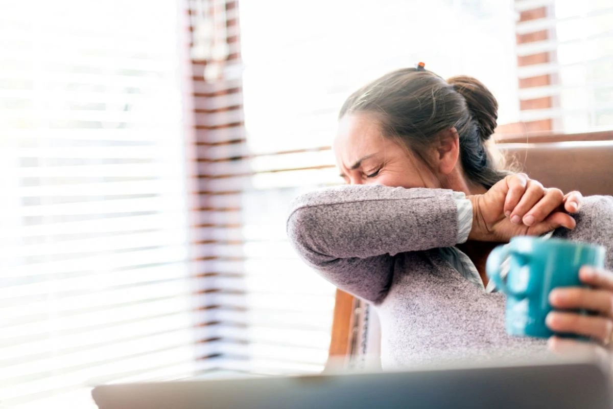 W zadławieniu całkowitym dochodzi do zamknięcia światła dróg oddechowych przez ciało obce W zadławieniu całkowitym dochodzi do zamknięcia światła dróg oddechowych przez ciało obce