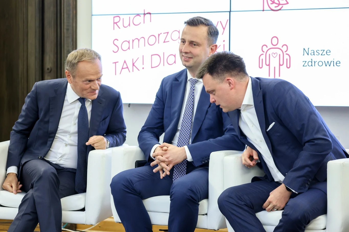 Od lewej: Donald Tusk, Władysław Kosiniak-Kamysz, Szymon Hołownia Od lewej: Donald Tusk, Władysław Kosiniak-Kamysz, Szymon Hołownia