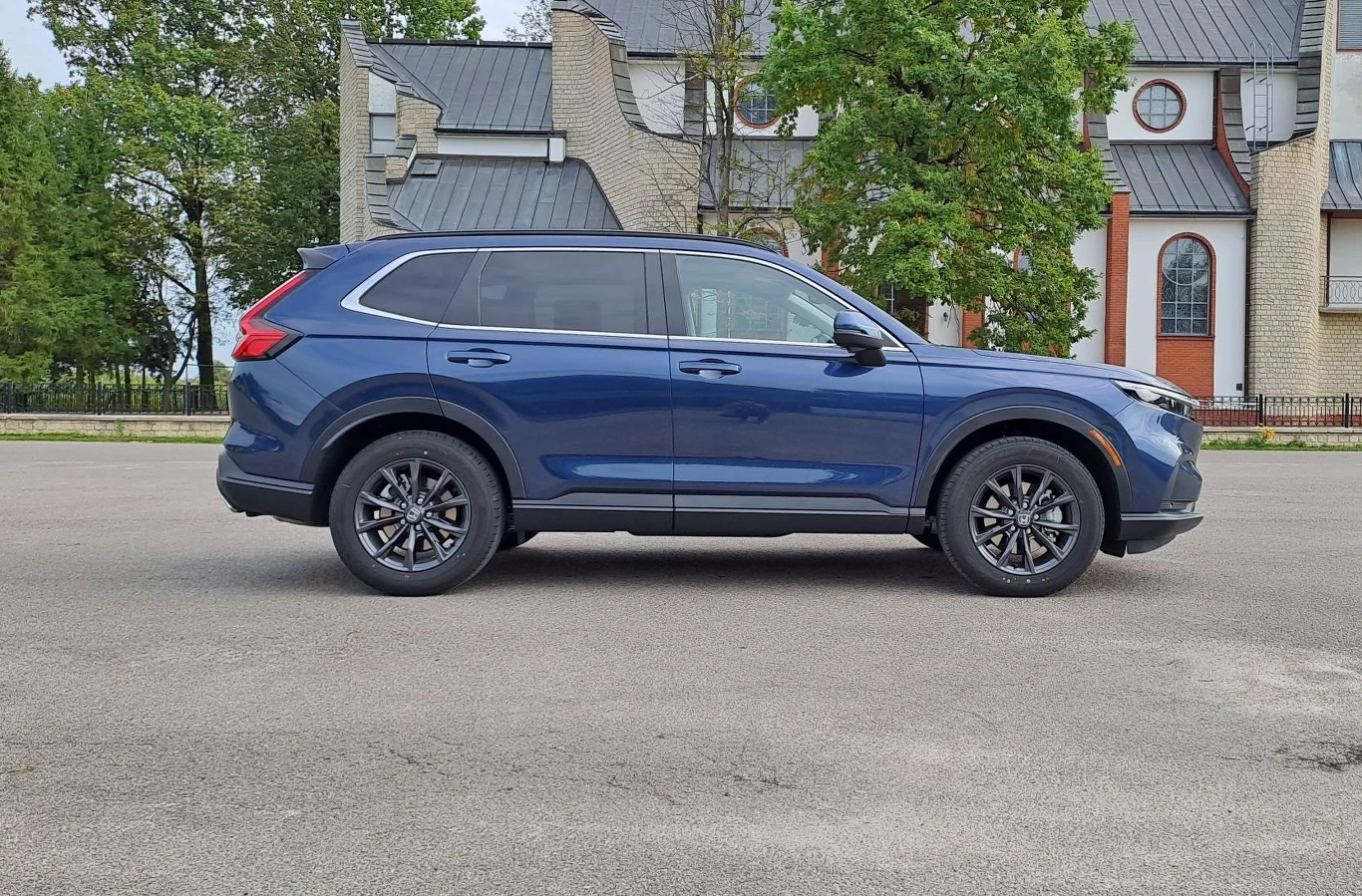 Honda CR-V oferowana jest wyłącznie z układami hybrydowymi.