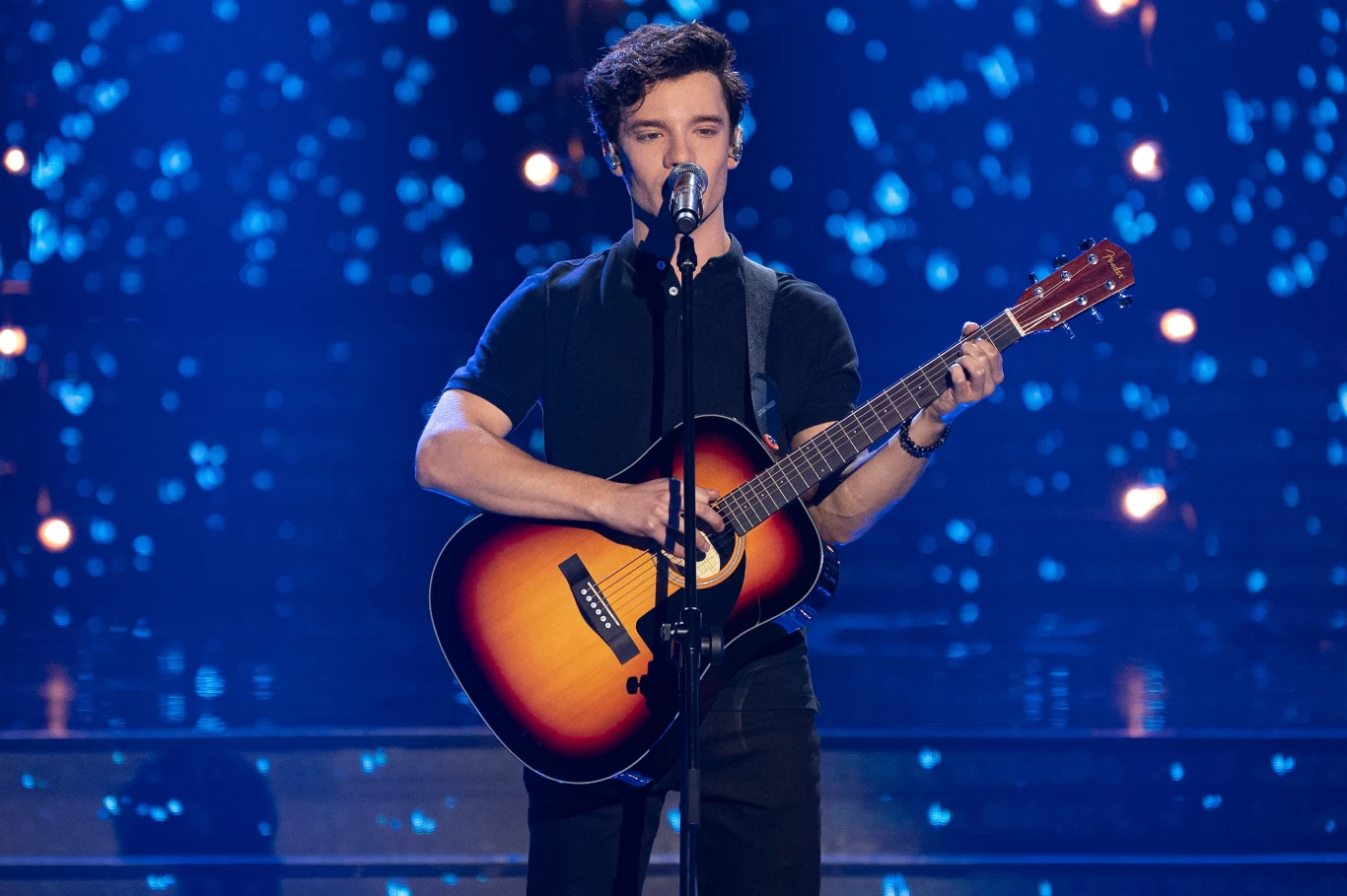 Kuba Szmajkowski jako Shawn Mendes