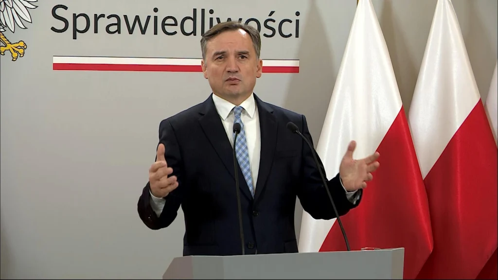 Ziobro składa wniosek do TK. Chodzi o samochody spalinowe Ziobro składa wniosek do TK. Chodzi o samochody spalinowe