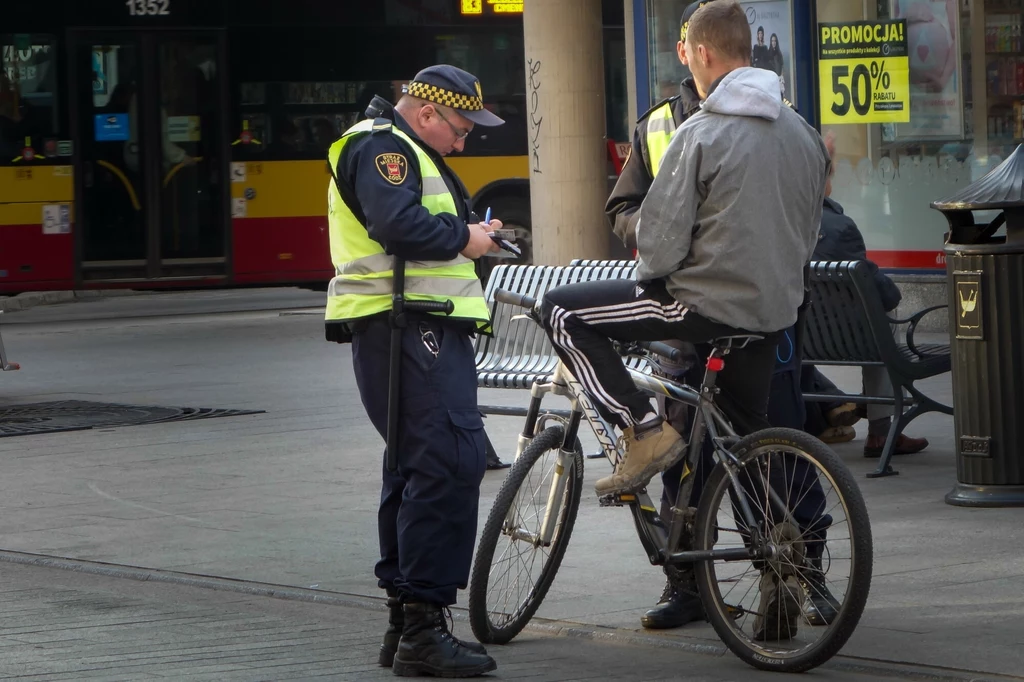 Strażnik miejski nie ma możliwości zweryfikowania, czy rowerzysta uzyskał kartę rowerową