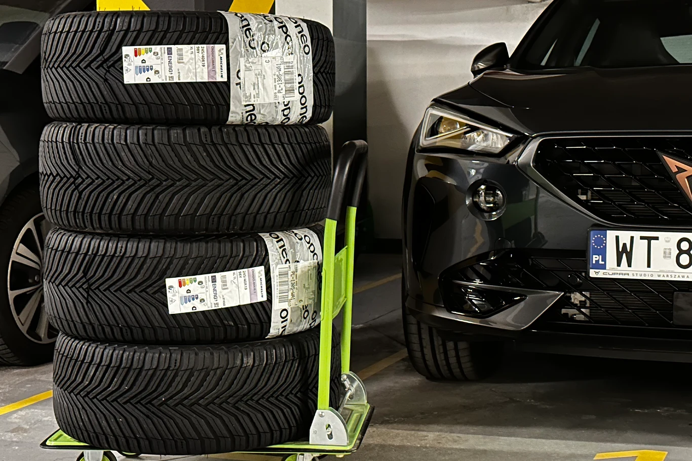 oraz więcej kierowców zastanawia się, czy dwa komplety opon nadal mają sens. Opony całoroczne mają sporo zalet, ale nie są pozbawione wad
