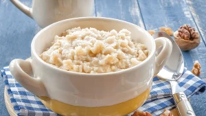 Rozgrzewające śniadanie na chłodne dni, które przygotujesz w kilka minut. Lepszej owsianki nie jadłeś