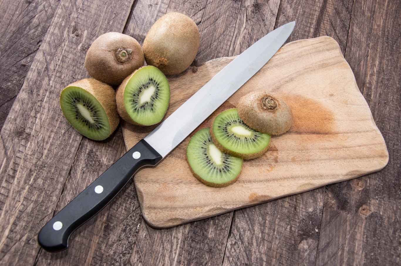 Kiwi wystarczy obrać i zblendować z resztą składników