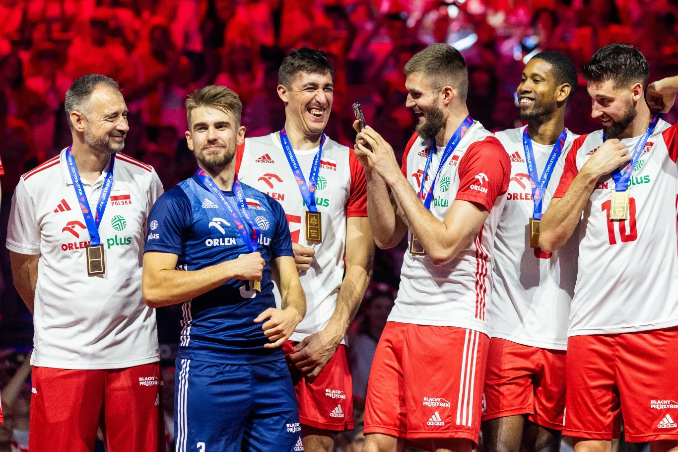 Jakub Popiwczak (w niebieskiej koszulce) w barwach reprezentacji Polski