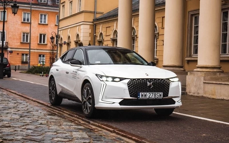 DS 4 wyróżnia się awangardową stylistyką DS 4 wyróżnia się awangardową stylistyką