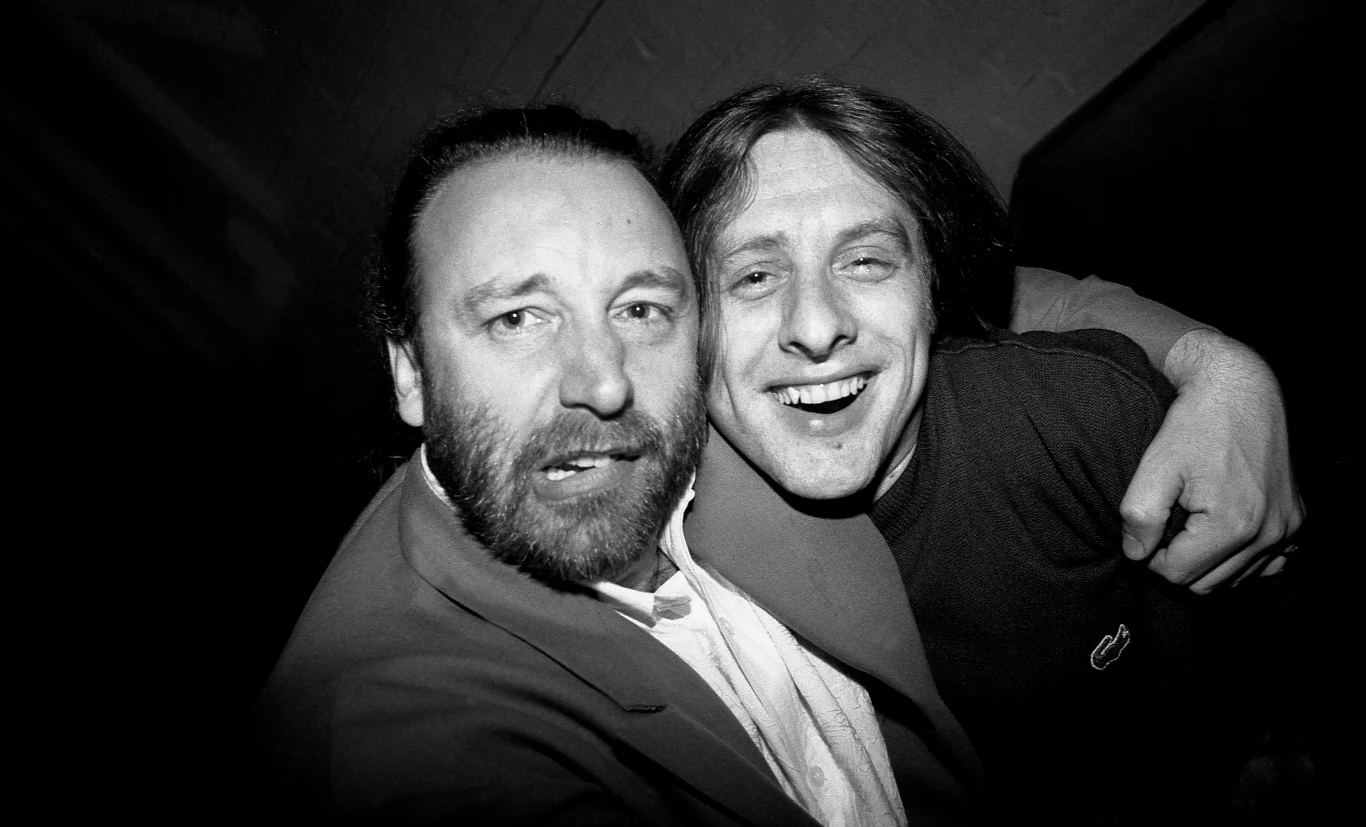 Peter Hook z New Order i Shaun Ryder podczas jednej z imprezy w słynnym klubie Hacienda Peter Hook z New Order i Shaun Ryder podczas jednej z imprezy w słynnym klubie Hacienda