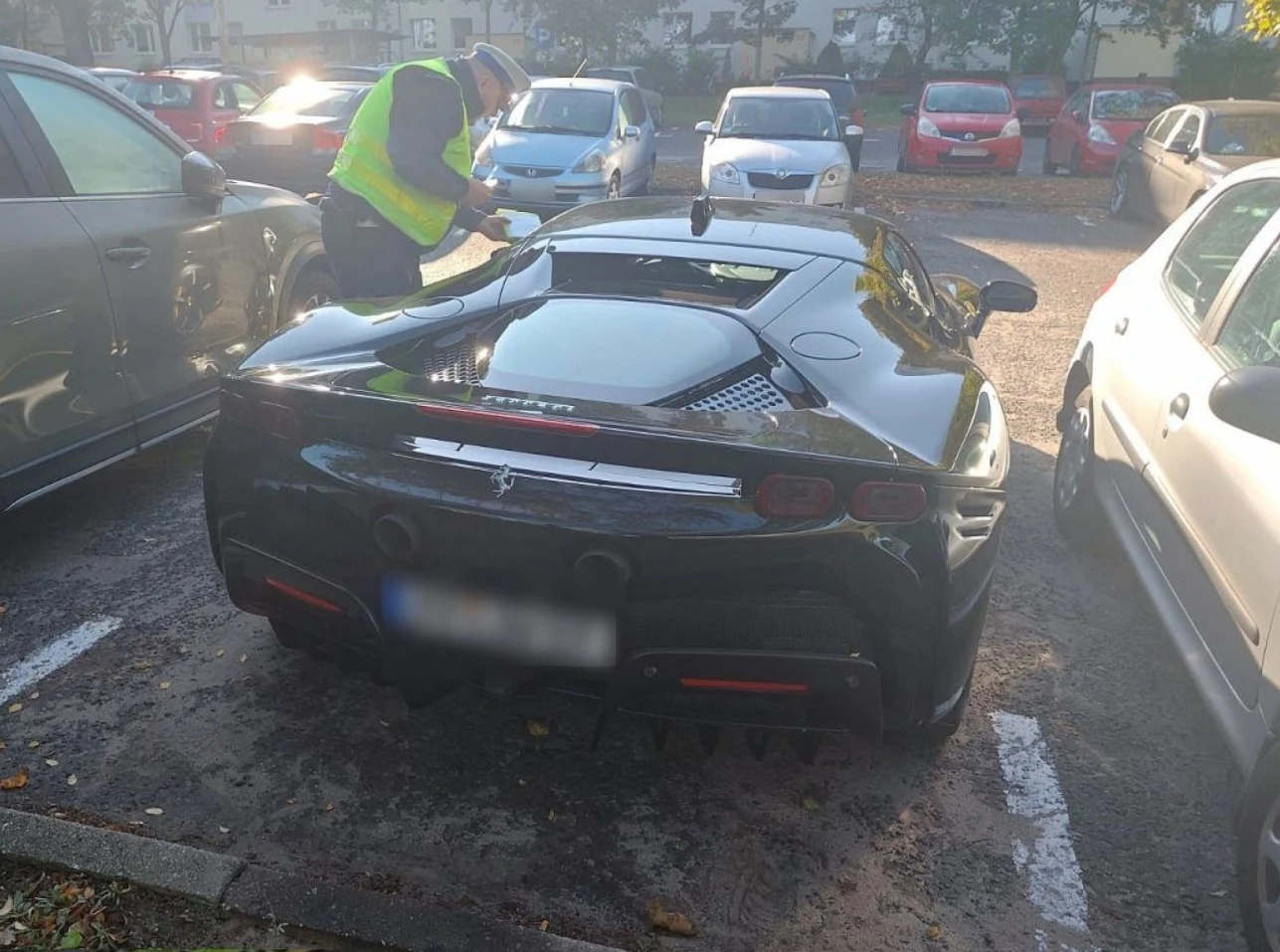 Policjanci złapali kierowcę Ferrari. Takiej odpowiedzi się raczej nie spodziewali 