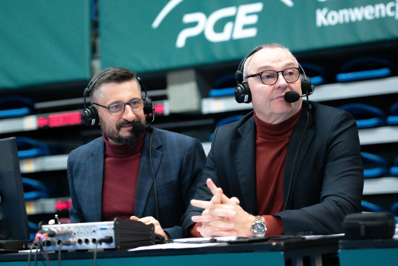 Tomasz Swędrowski i Jakub Bednaruk komentujący mecz PlusLigi Tomasz Swędrowski i Jakub Bednaruk komentujący mecz PlusLigi