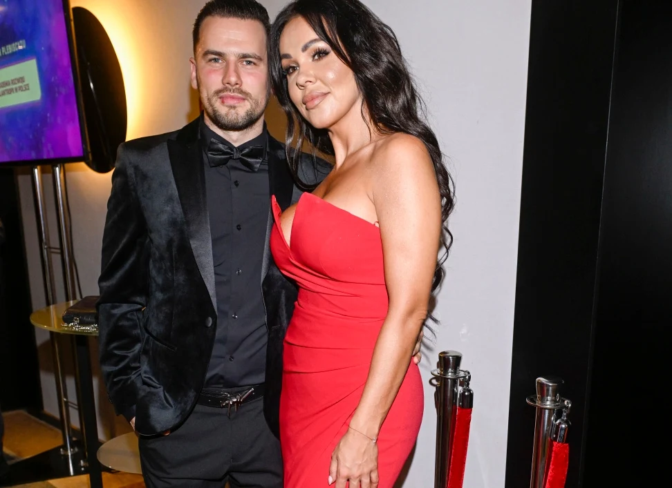 Bomba i Collins są razem