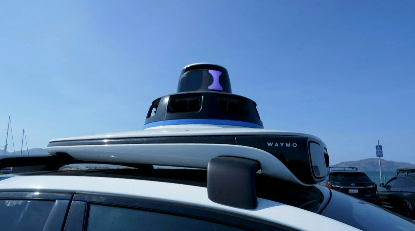 Autonomiczne taksówki łatwo poznać po takiej instalacji na dachu Autonomiczne taksówki łatwo poznać po takiej instalacji na dachu