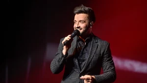 "Twoja twarz brzmi znajomo": Rafał Szatan jako Jason Derulo z gołą klatą [ZOBACZ WIDEO]